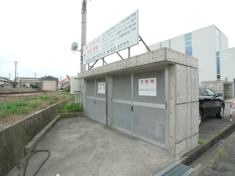 TMTビル 敷地内ゴミ置き場
