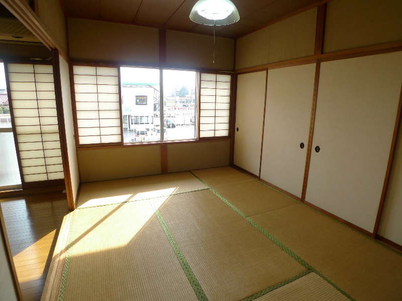 砺波アパート 大きな押入れあり