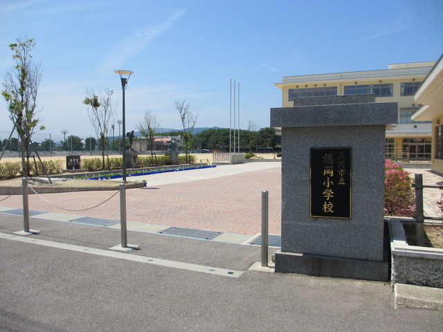 テラスハウス福岡 高岡市立福岡小学校