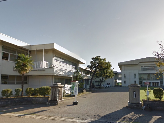 テラスハウス福岡 高岡市立福岡中学校