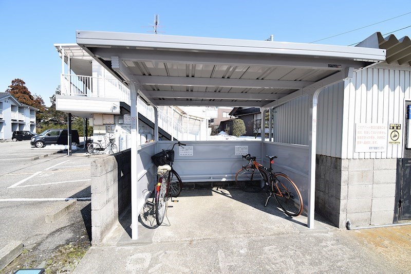 コーポ砺波１号館 駐輪場