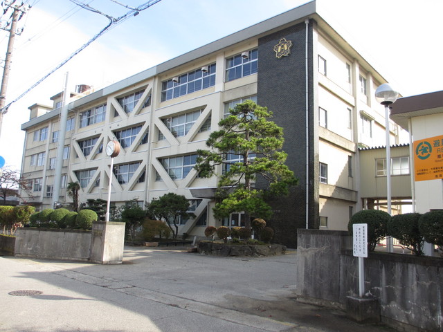 角貸家 高岡市立能町小学校
